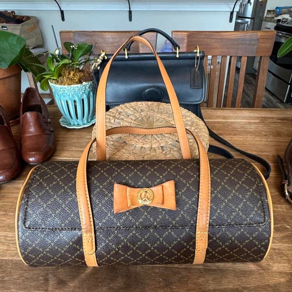 La Tour Eiffel Bow Accent Cylinder Barrel Bag
